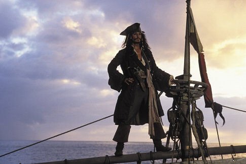 É por isso que a diretora do novo filme de Johnny Depp não quer mais  trabalhar com a estrela de Piratas do Caribe