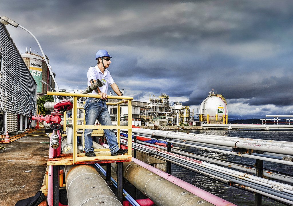 Reunião de emergência discute corte na produção global de petróleo