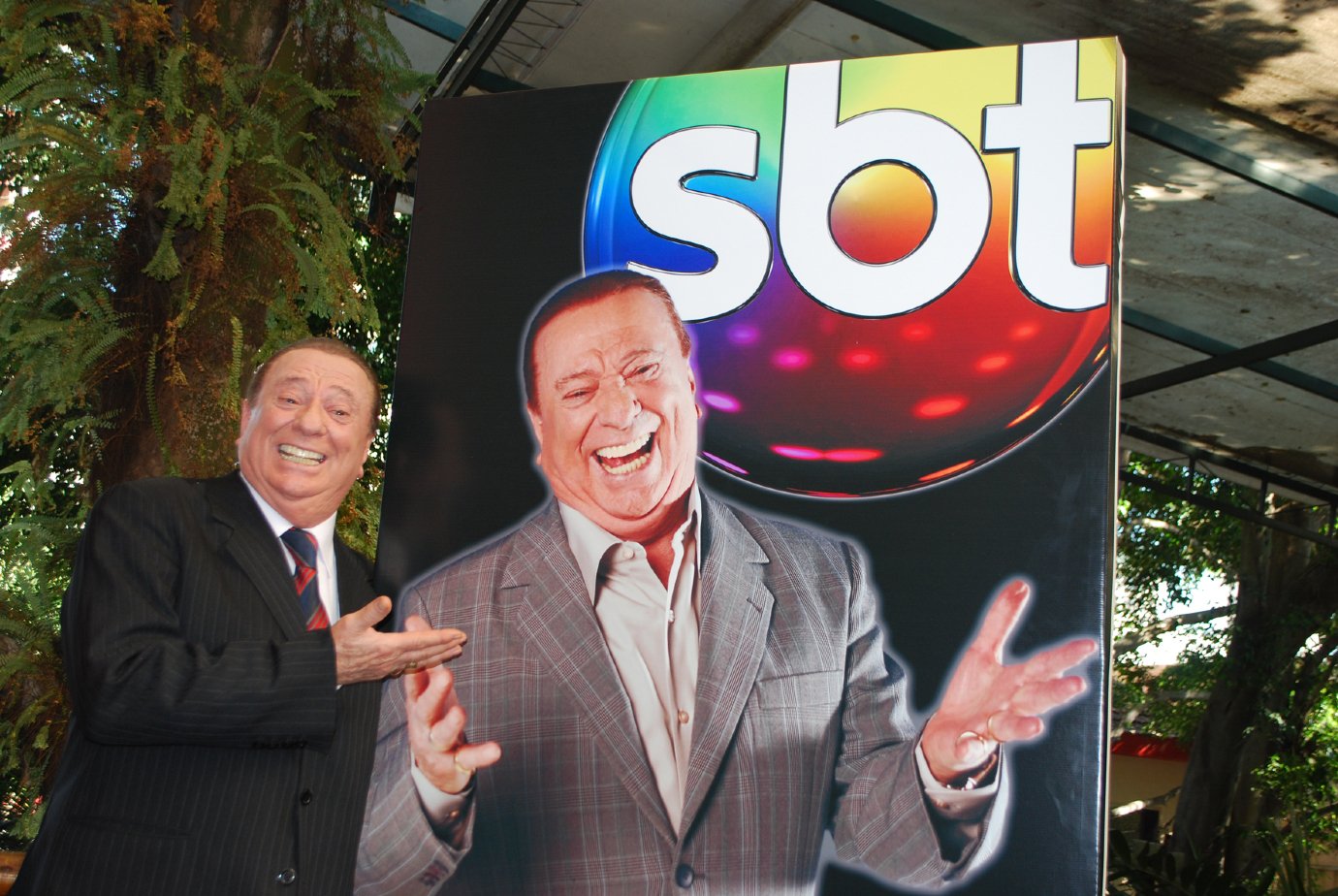 Raul Gil confirma demissão do SBT após 14 anos no ar