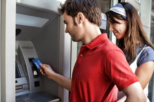 Imagem referente à matéria: 20 de novembro: como funciona o pagamento de contas? Prazo é prorrogado?