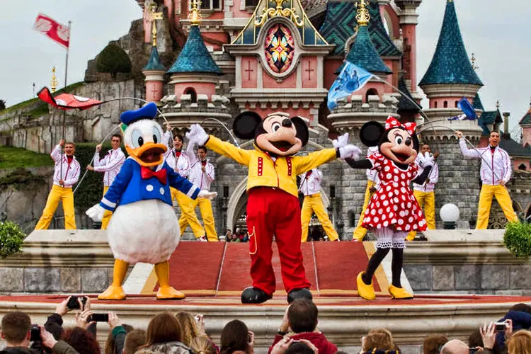 Disneyland em Paris, França: com parques fechados por causa da pandemia, empresa busca reforçar o caixa (Foto/Getty Images)