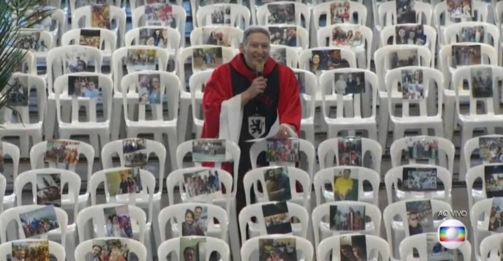 Padre Marcelo Rossi faz missa vazia com fotos de profissionais de saúde
