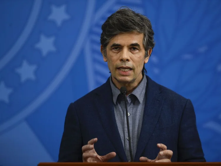 O novo ministro da Saúde, Nelson Teich, durante pronunciamento no Palácio do Planalto (Marcelo Casal/Agência Brasil)