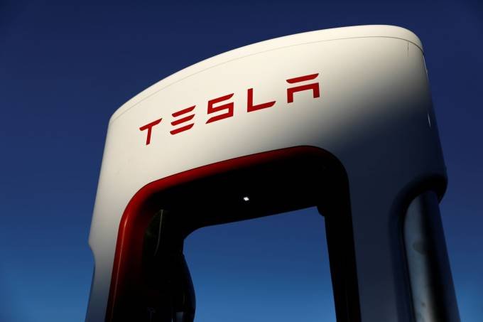Tesla busca consolidar a liderança na venda de carros elétricos (Reuters/Mike Blake)