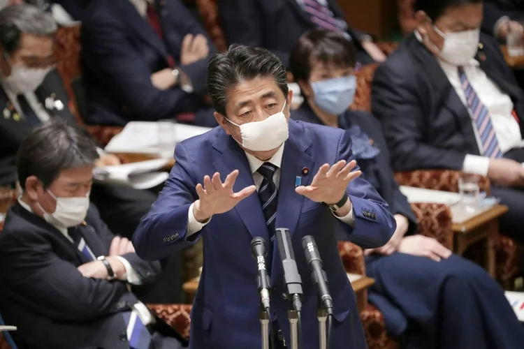 Shinzo Abe: "Até agora não recebemos nada oficial, mas nos preparamos, partindo do princípio de que Tóquio estará entre as regiões incluídas no estado de emergência" (AFP/AFP)