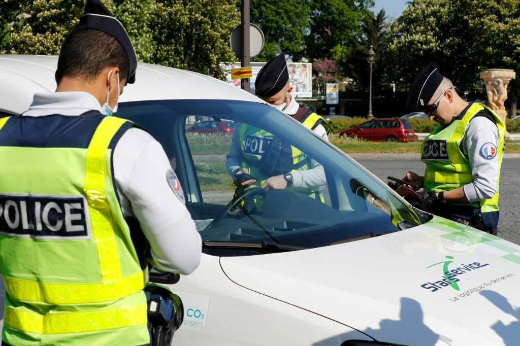 França registra conflitos entre policiais e moradores contra isolamento