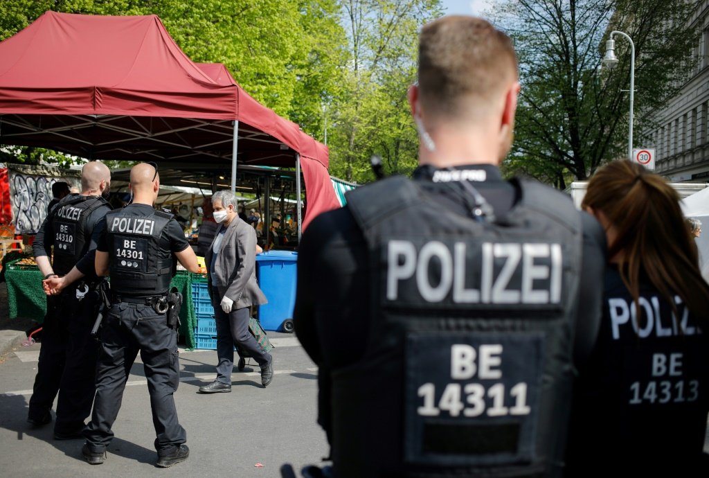 Polícia alemã descobre salões de beleza clandestinos em meio à quarentena