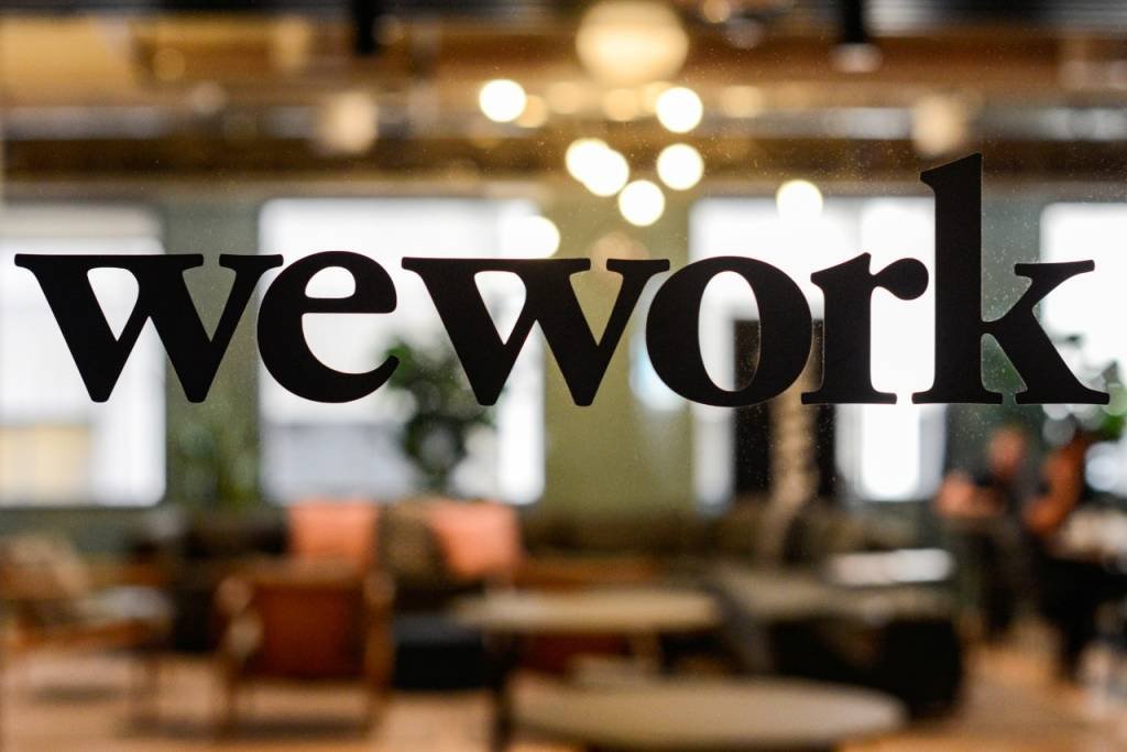 WeWork está de volta e estreia em alta na Nasdaq