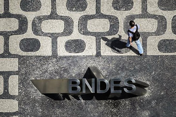 BNDES: banco adiciona 150 milhões de dólares ao programa de crédito, totalizando quase 5 bilhões de reais para pequenas empresas (Nacho Doce/Reuters)