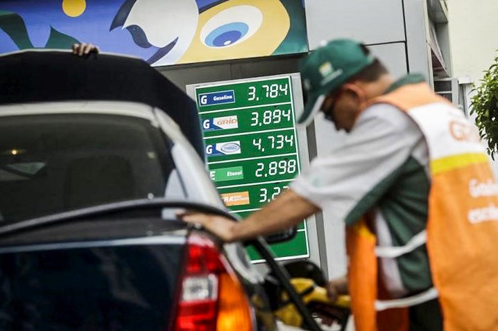 Petrobras anuncia alta no preço da gasolina e do diesel