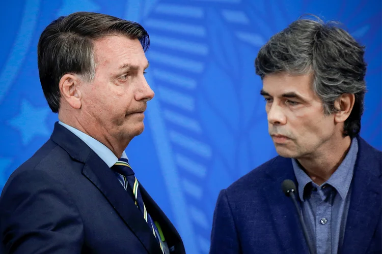 Nelson Teich e Bolsonaro: conflito entre os dois envolveu a prescrição da cloroquina nos estágios iniciais da covid-19 (Adriano Machado/Reuters)