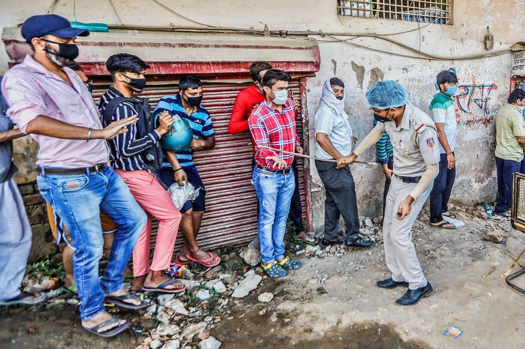 Índia: Manifestação acaba em tumulto, depois de relaxamento da quarentena
