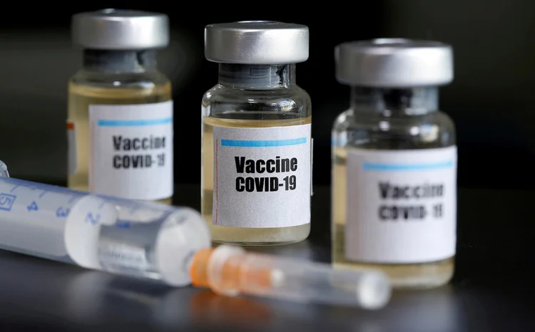 Vacina: entre 100 mil e 150 mil pessoas podem estar envolvidas nos estudos (Dado Ruvic/Reuters)