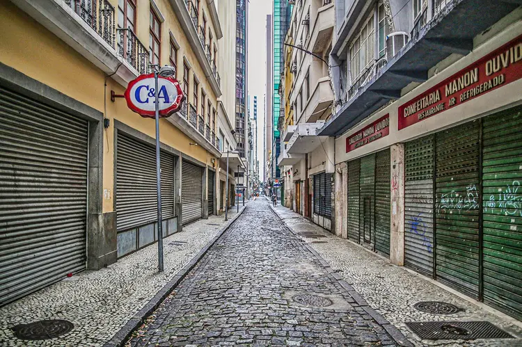 Quarentena no Rio: lojas fechadas no centro da capital fluminense. Quinta-feira, 16 de abril de 2020. (Andre Coelho/Bloomberg)