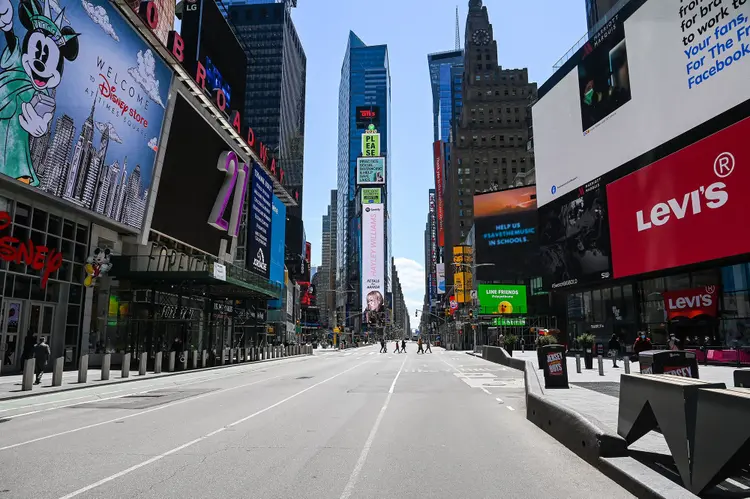 Times Square, em Nova York: sem turistas e hotéis lotados (Bloomberg/Divulgação)