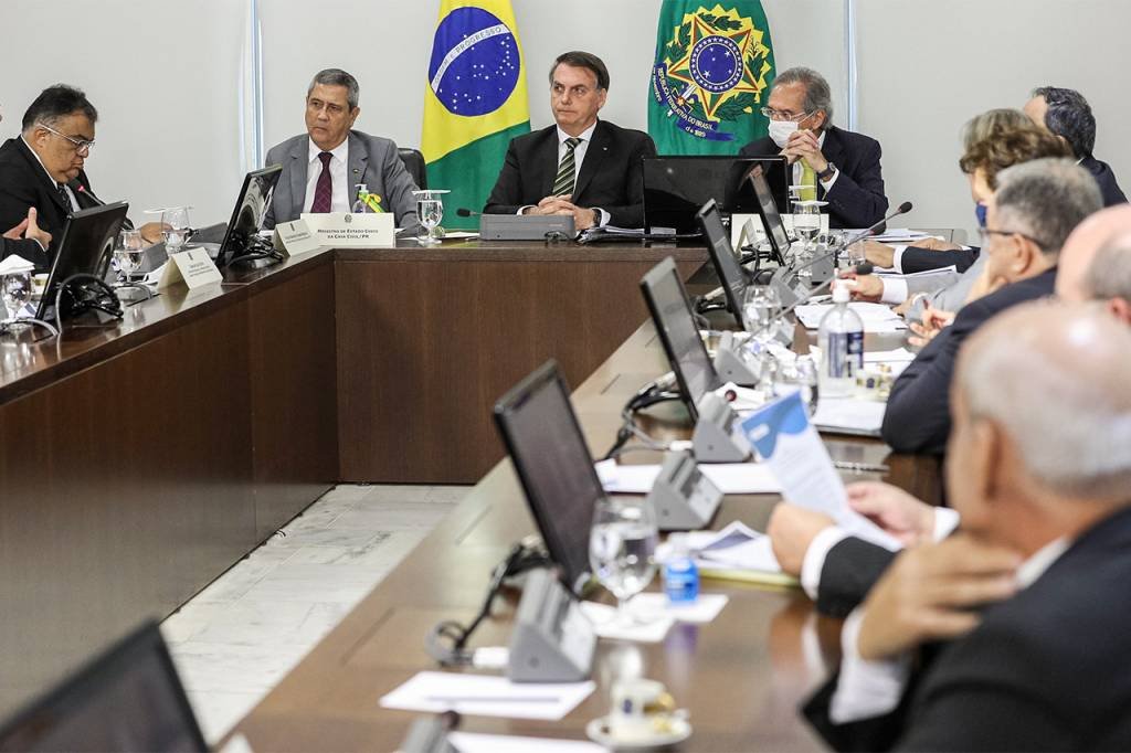 Bolsonaro vai ao STF com Guedes e empresários e diz que "economia é vida"