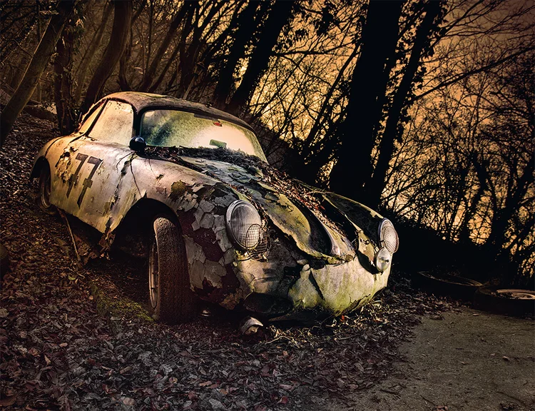 Carro abandonado: fotografia do livro "Lost Wheels", de Dieter Klein (© 2019 Dieter Klein. All rights reserved/Divulgação)