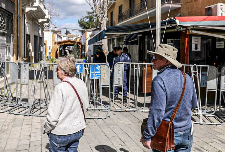 CHIPRE: o país se prepara para voltar a receber turistas em junho.  (Yiannis Kourtoglou/Reuters)