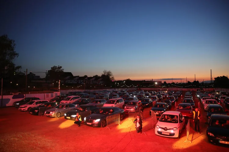 Cinema no carro: modalidade pode ficar famosa durante pandemia do novo coronavírus (Andreas Rentz/Getty Images)