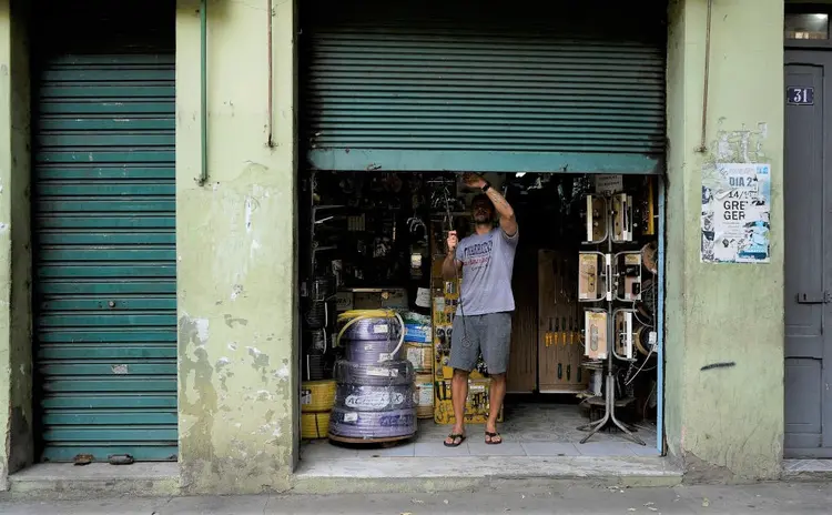 Loja no Rio de Janeiro: aumento nos pedidos de falências em 12 meses reflete as dificuldades que as empresas encontraram em manter suas atividades em meio à crise provocada pela pandemia (Wagner Meie/Getty Images)