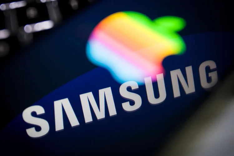 Disputa: Apple e Samsung terão que se reinventar no mercado de smartphones da próxima década (NurPhoto/Getty Images)