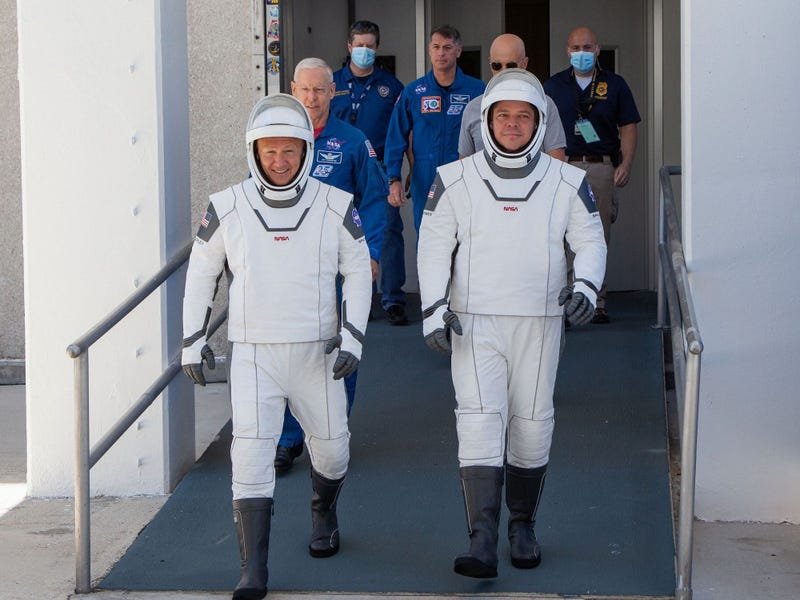 Roupas dos astronautas da SpaceX tiveram inspiração do cinema