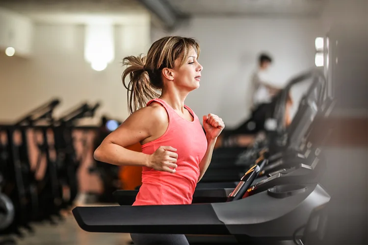 Academias: negócios fitness perderam em média 50% dos alunos com o fechamento das unidades por causa da pandemia de coronavírus (Catherine Delahaye/Getty Images)