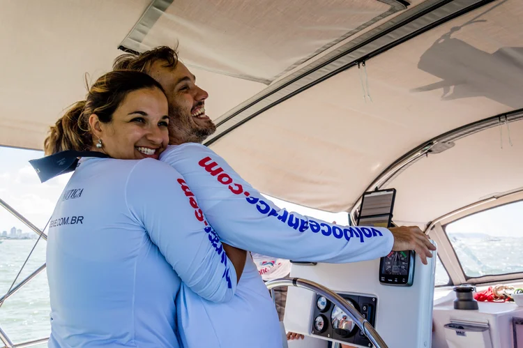 Adriana e João, do Ipa Dive, na Volvo Ocean Race: quarentena no veleiro (Arquivo Pessoal/Divulgação)