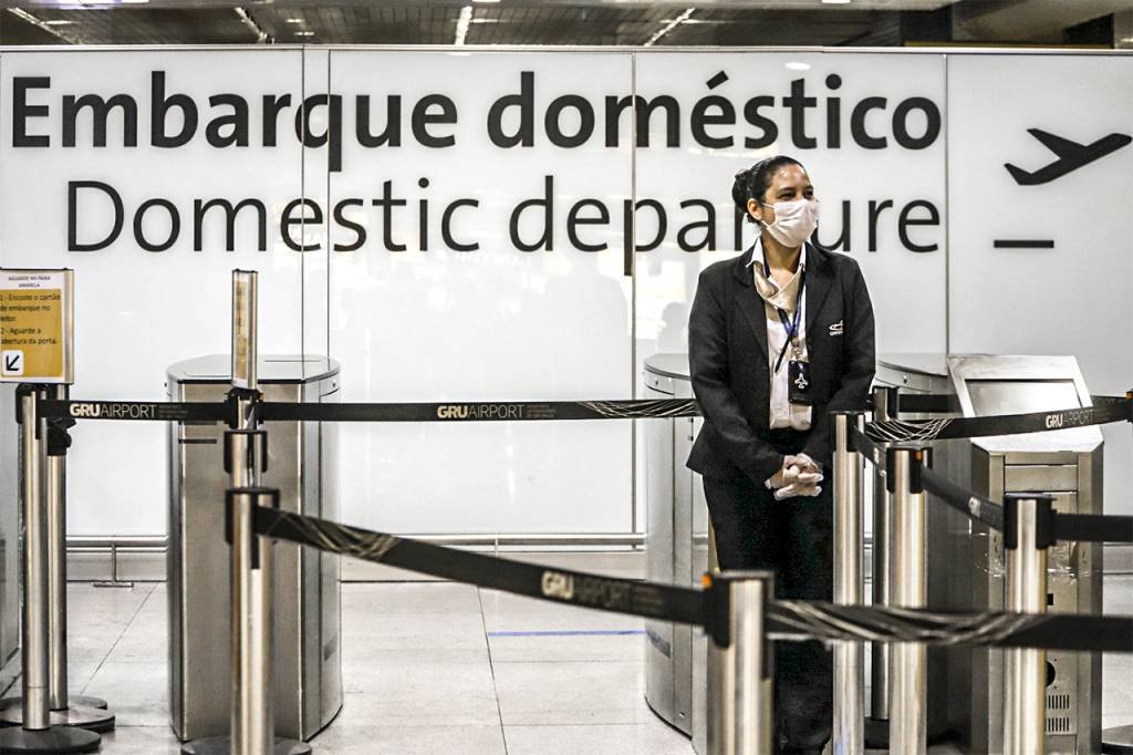 Aeroporto de Guarulhos: voos estão proibidos a partir desta sexta-feira, 15 (Rahel Patrasso/Reuters)