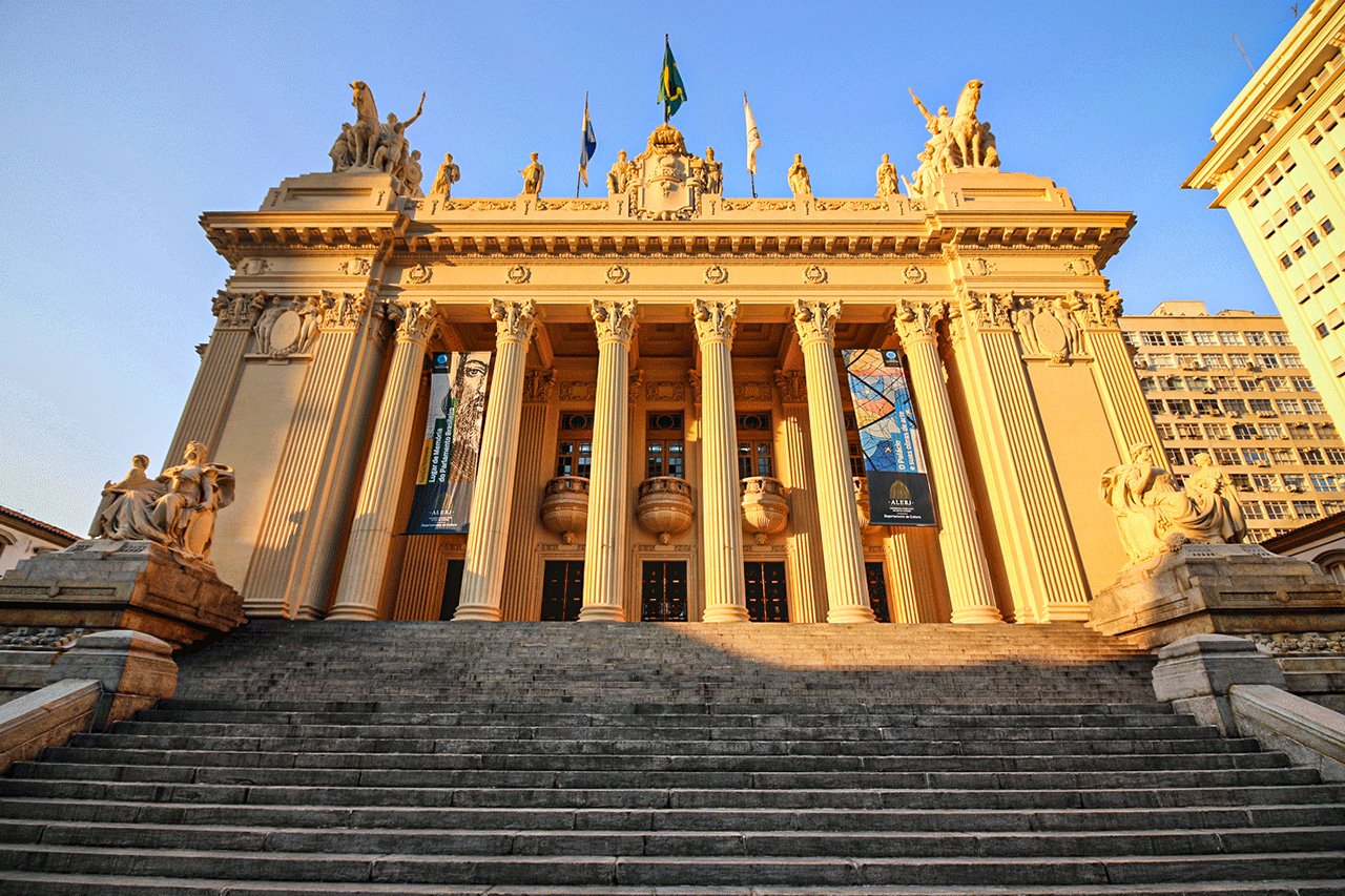 Justiça determina que deputados presos pela PF reassumam cargos na Alerj