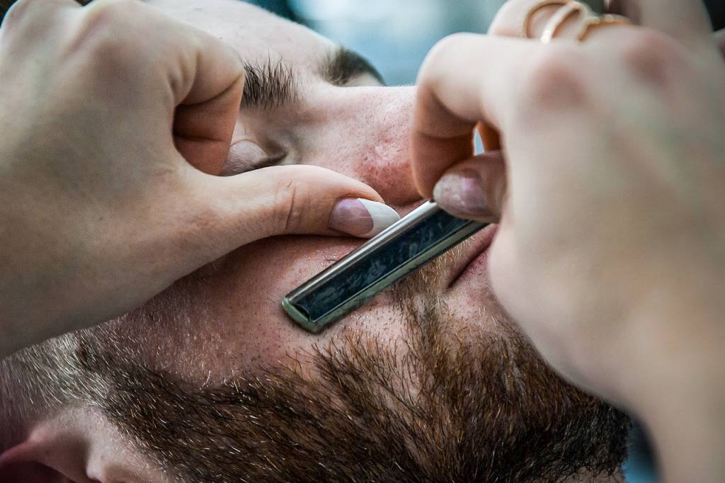 Barbearia brasileira já está aberta – mas em Portugal