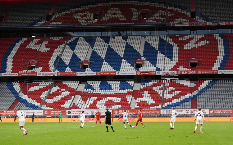 Jogo do Bayern no fim de semana, com portões fechados: Bundesliga foi o primeiro campeonato a voltar diante do coronavírus (Andreas Gebert/Pool/Reuters Brazil)