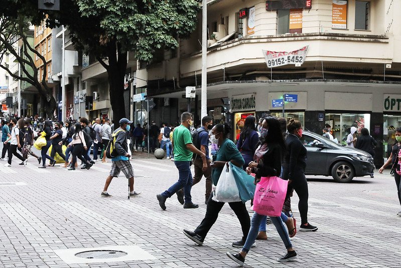 Vendas no comércio recuam 0,4% em novembro