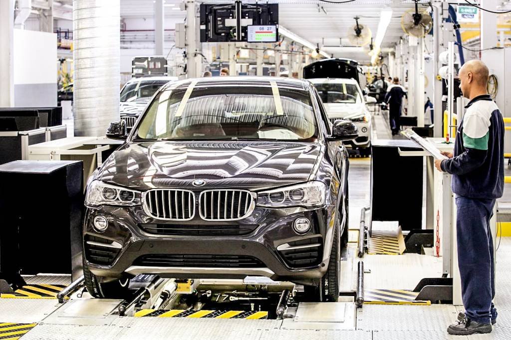 BMW retoma produção na fábrica de Santa Catarina