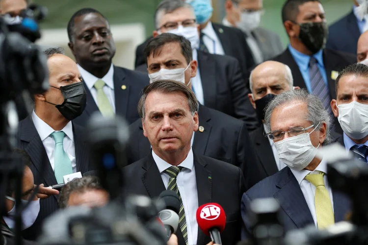 Bolsonaro e ministros: entre os auxiliares diretos do presidente, o caso mais recente de contaminação foi o do porta-voz Otávio Rêgo Barros (Adriano Machado/Reuters)