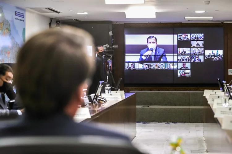 Coronavírus: Bolsonaro se reuniu nesta quinta-feira (21) com governadores para debater auxílio aos estados (Marcos Corrêa/PR/Flickr)