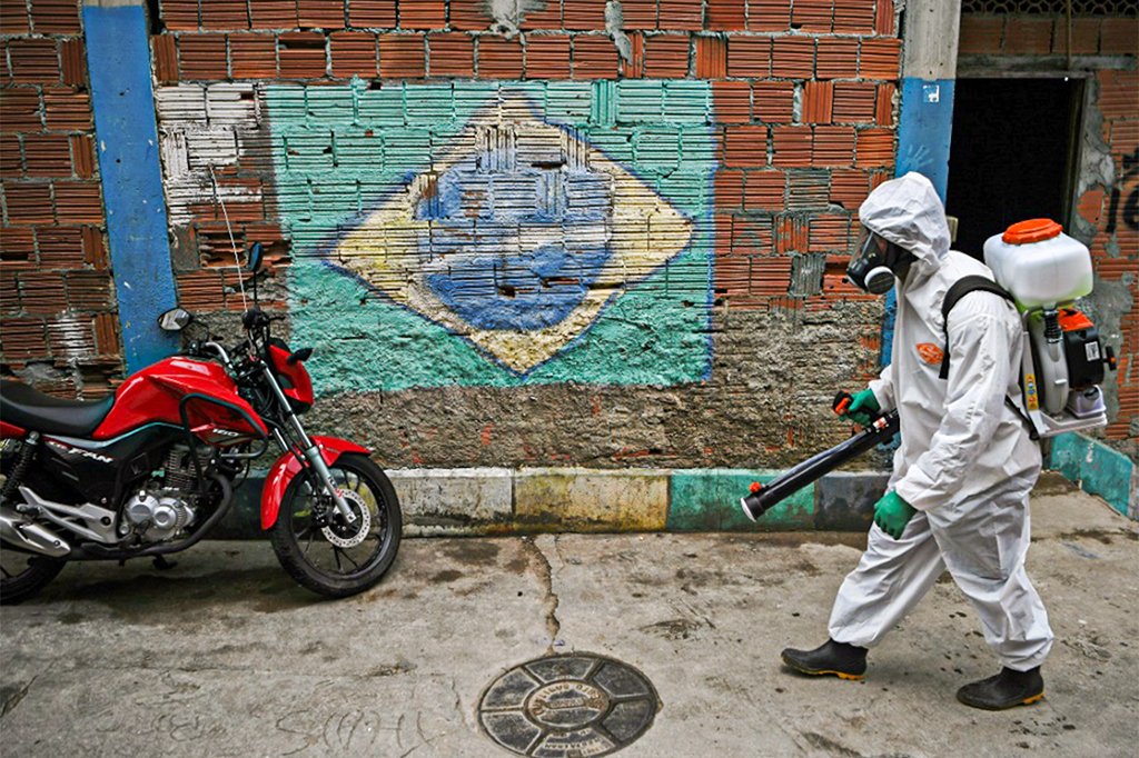 Coronavírus no Brasil: expectativa é que os resultados do estudo possam apoiar decisões de intervenção na mobilidade entre cidades durante a atual pandemia da COVID-19 e em futuras epidemias (Antonio RODRIGUEZ/AFP)