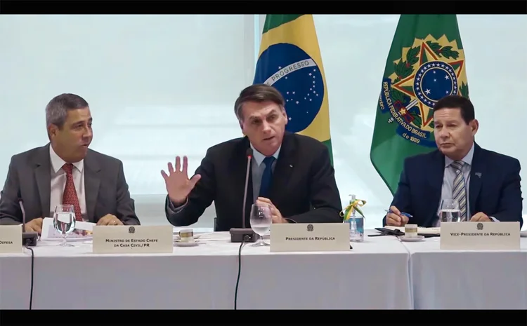 O ministro da Casa Civil, General Braga Netto, presidente da República, Jair Bolsonaro e vice-presidente, general Mourão (Reprodução/Reprodução)