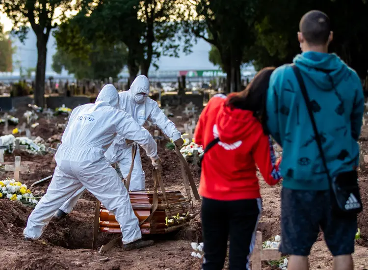 Covid-19: número total de infecções confirmadas subiu para 18,42 milhões (Buda Mendes/Getty Images)