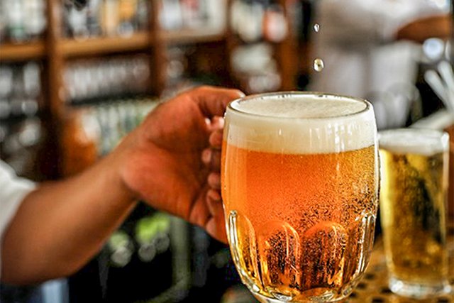 Tomar uma cerveja pode exigir reserva em alguns bares dos EUA