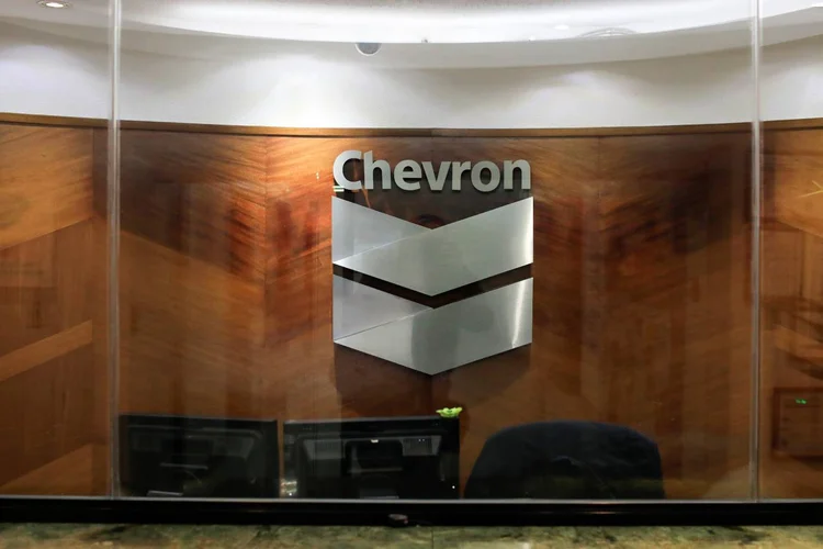 A estimativa para a Chevron é de um prejuízo de 85 centavos de dólar por ação no segundo trimestre (Marco Bello/Reuters)