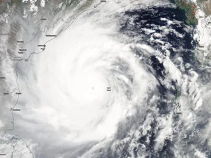 Imagem referente à matéria: 'Ciclone bomba' vai passar pelo litoral brasileiro na próxima semana; conheça o fenômeno