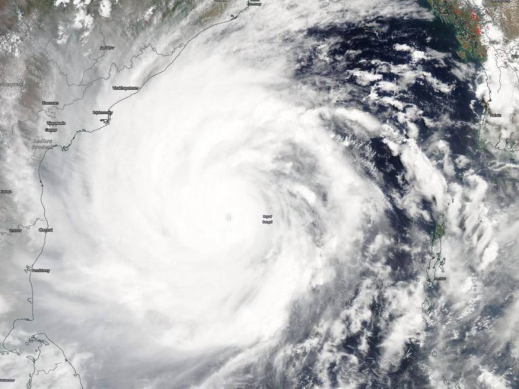 Super-ciclone força evacuação de mais de 2 milhões de pessoas na Ásia