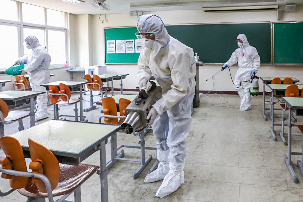 Coreia do Sul reabre escolas sob rigorosas medidas de segurança
