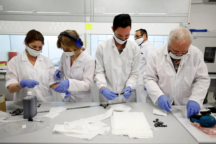 Coronavírus: Brasil caminha para superar nesta quinta (21) a marca de 300.000 casos de covid-19