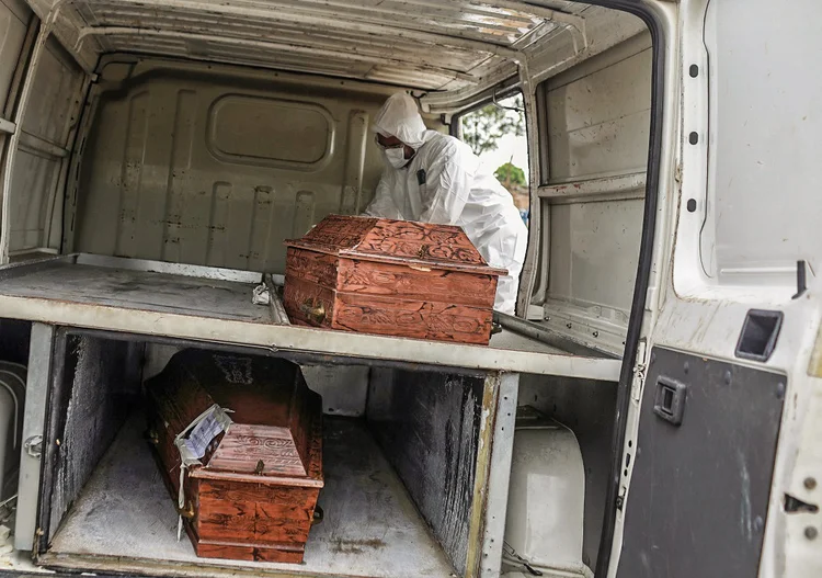 Coronavírus: com sistemas de saúde saturados, estados cogitam implementar o lockdown (Bruno Kelly/Reuters)