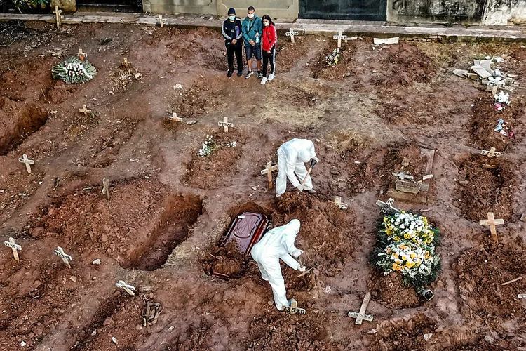 Balanço: dos 5.570 municípios do Brasil, 1.821 registram pelo menos um óbito. (Buda Mendes/Getty Images)