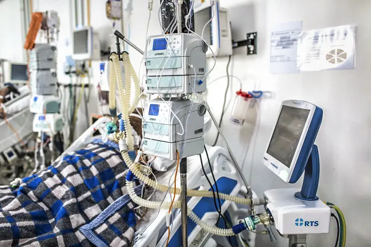 RJ: Só nos hospitais do SUS da cidade, 1.498 pessoas hospitalizadas com covid-19, sendo 428 na UTI (Rodrigo Capote/Getty Images)