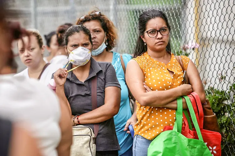 Máscaras: proteção ajuda a conter propagação do coronavírus (Juan Carlos Ulate/Reuters)