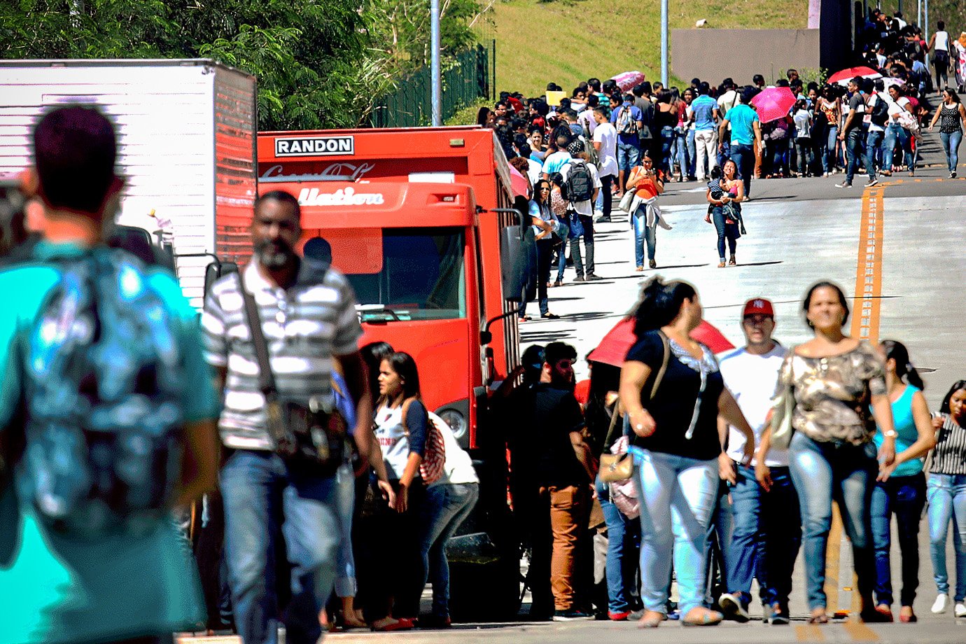 Novo recorde: Taxa de desemprego bate 14,6% no 3° tri, com 14 mi na busca